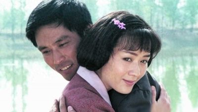 ​出道即巅峰的“山杏”，与导演王小列邂逅，两颗心纠葛在幕前幕后