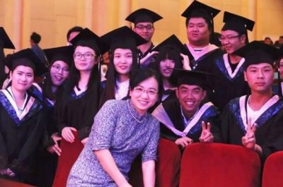 ​大学“辅导员工资”曝光，比公务员“还香”，难怪博士生要抢着当