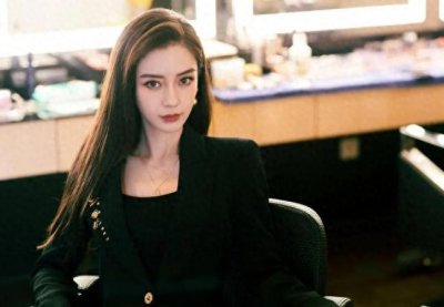 ​Angelababy生日，混血父亲、7岁儿子惊喜现身家庭合照温馨感动！