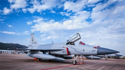 ​巴铁F16难负重任，34架枭龙齐聚一线机场，印度：等我阵风到货