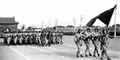 ​29张历年国庆阅兵照片，见证人民军队日益强大，场面爆燃令人震撼