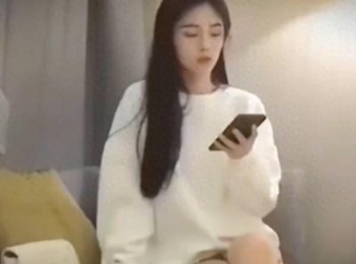 ​女大学生堕落之路：为钱出卖自己