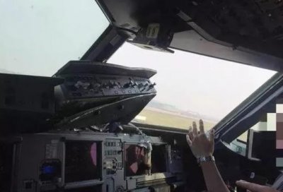 ​「三国部落」川航备降事件：调查原因并不妨碍赞扬机组的英勇之举