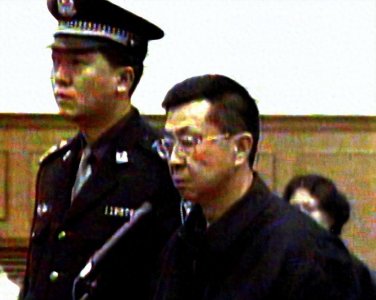 ​从红色血脉到腐败案例：李纪周的悔罪与反思