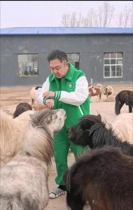 ​抽烟喝酒烫头养马！于谦的“放纵人生”为何让他老如70岁？