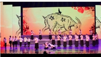 ​柳市公益孝文化志愿者表演的手语节目《跪羊图》上了温州春晚