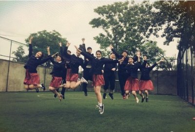 ​关晓彤毕业照大长腿逆天　盘点走红男女神毕业照