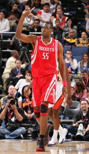 ​姚明老队友，“非洲大山”穆托姆博，最佳防守球员记录保持者