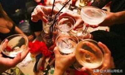 ​饭局上，有这三种表现的人都是高情商！