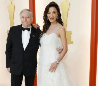 ​影后杨紫琼与77富豪大婚！婚礼现场一脸幸福，千亿资产或无人继承