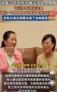 “游客半夜求助,局长开门:来我家!网友吵翻:作秀还是真宠?”