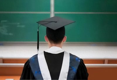 ​当博士延毕成为常态，博士学制四年到底够不够，应不应该延长？