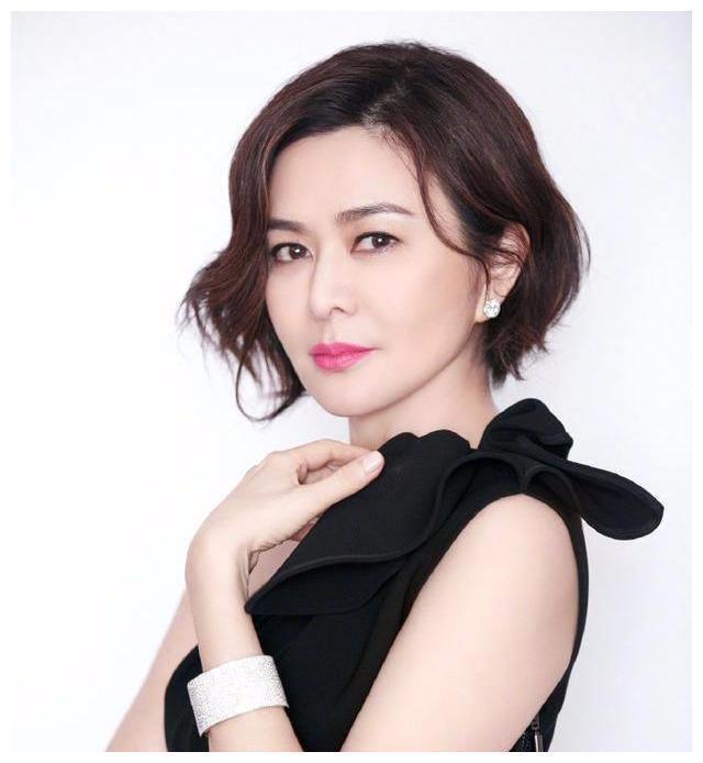 曝57岁关之琳新恋情,与绯闻男友在豪宅看双彩虹,情路坎坷