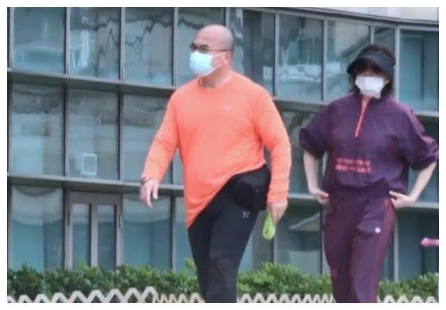 曝57岁关之琳新恋情,与绯闻男友在豪宅看双彩虹,情路坎坷