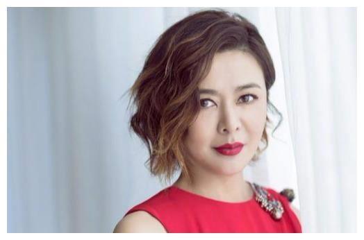 曝57岁关之琳新恋情,与绯闻男友在豪宅看双彩虹,情路坎坷