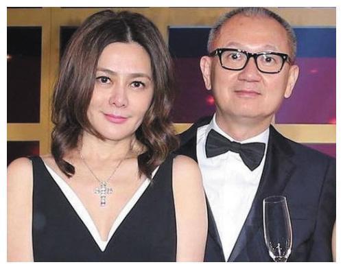 曝57岁关之琳新恋情,与绯闻男友在豪宅看双彩虹,情路坎坷