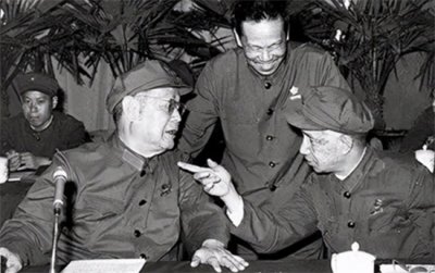 ​为掩护长征，派红7军团北上诱敌，毛主席是否知情？他为何不制止