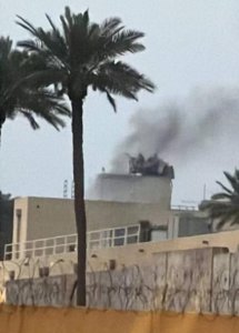 ​突发！美国驻伊拉克大使馆遭袭，防空系统被摧毁